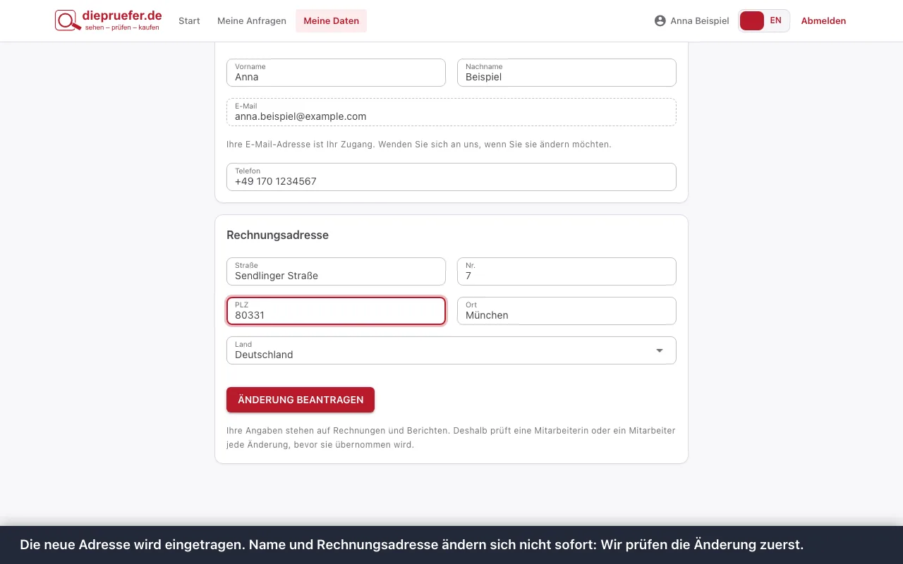 Schritt 2: Die neue Adresse wird eingetragen. Name und Rechnungsadresse ändern sich nicht sofort: Wir prüfen die Änderung zuerst.